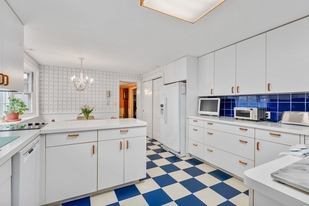 10 Stillmeadow Road Weston, MA 02493 - Photo 3 of 24 Gallery Image 3