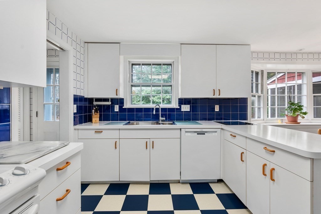 10 Stillmeadow Road Weston, MA 02493 - Photo 4 of 24 Gallery Image 4