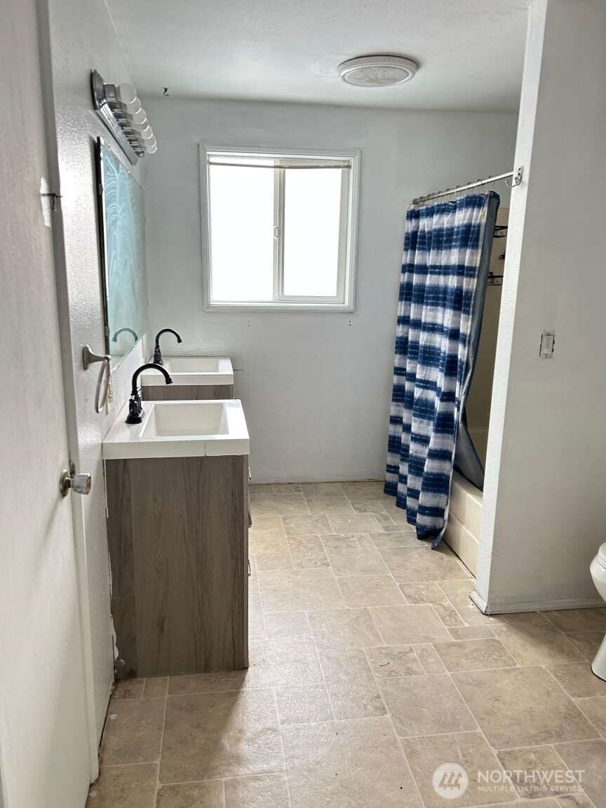 431 Highland Valley Road Morton, WA 98356 - Photo 22 of 34 a bathroom with a sink toilet and shower