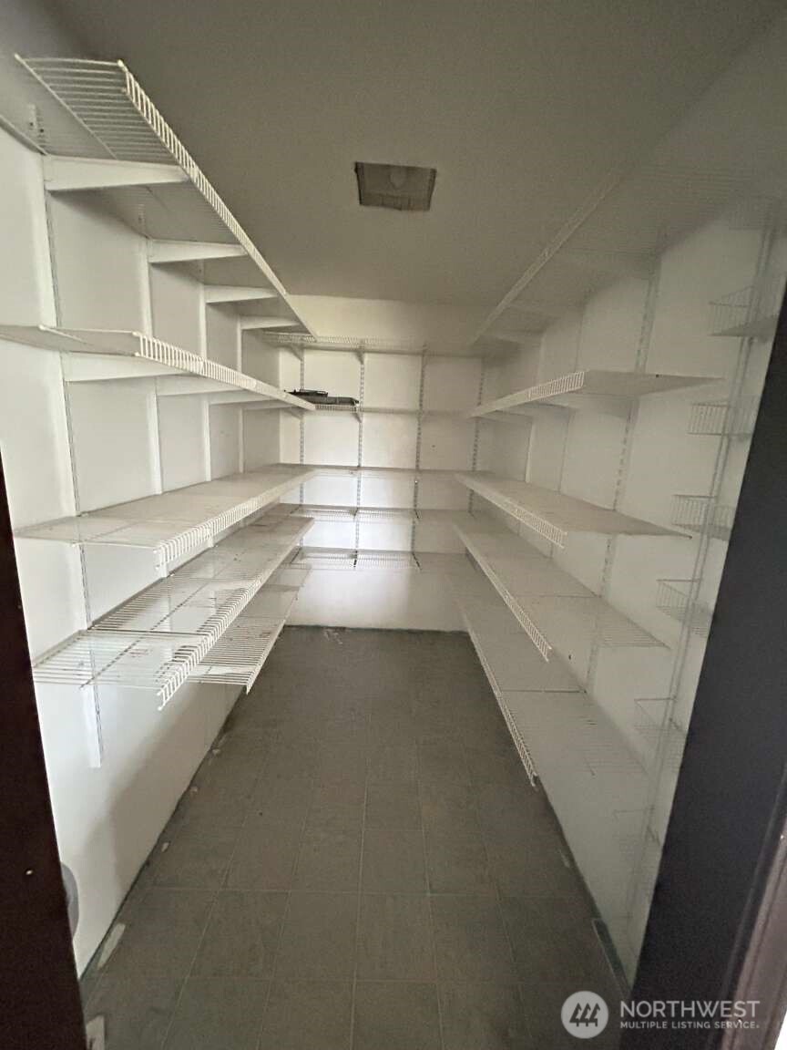 431 Highland Valley Road Morton, WA 98356 - Photo 27 of 34 a view of a walk in closet