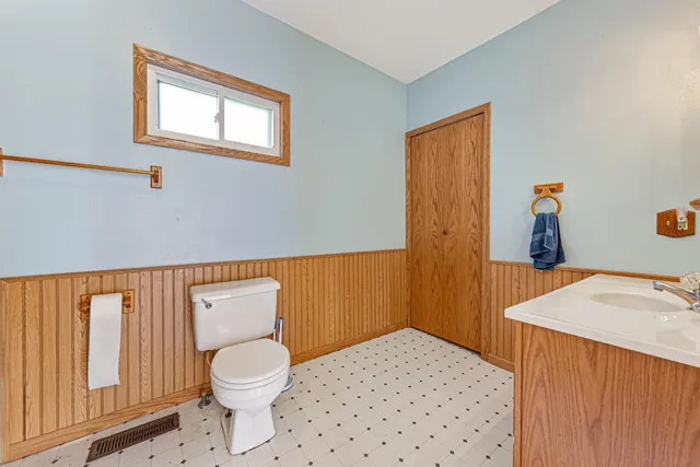 $70,000 | 235 North Seeley Avenue, Dunnell, MN 56127