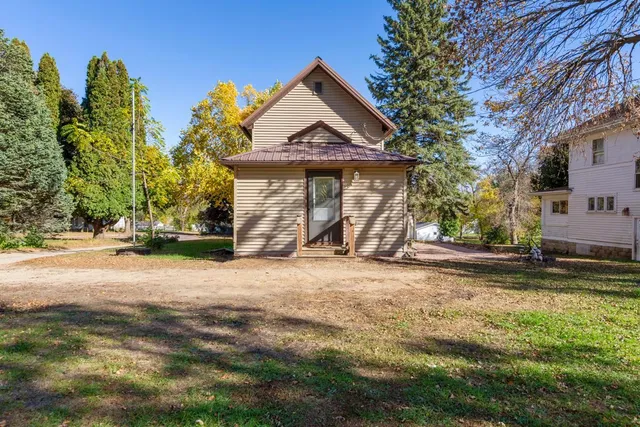 $70,000 | 235 North Seeley Avenue, Dunnell, MN 56127
