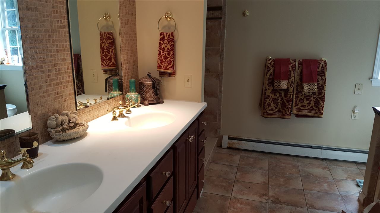 18 Thain Road Hopkinton, NH 03229 - Photo 6 of 37