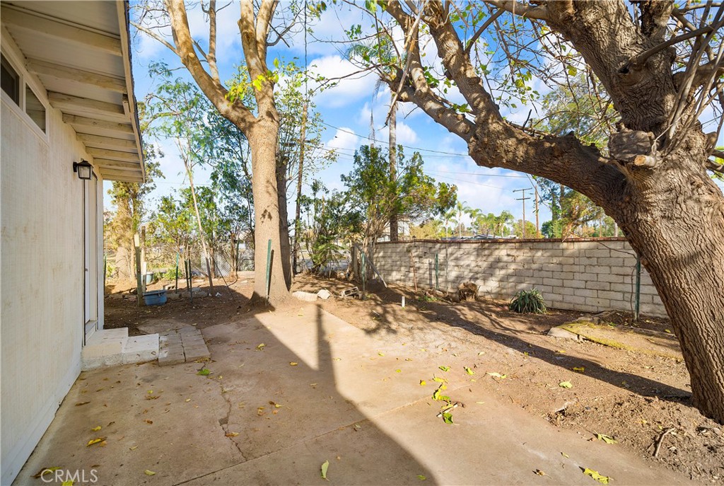 9106 Kennedy Street Riverside, CA 92509 - Photo 20 of 24 a view of a backyard of the house