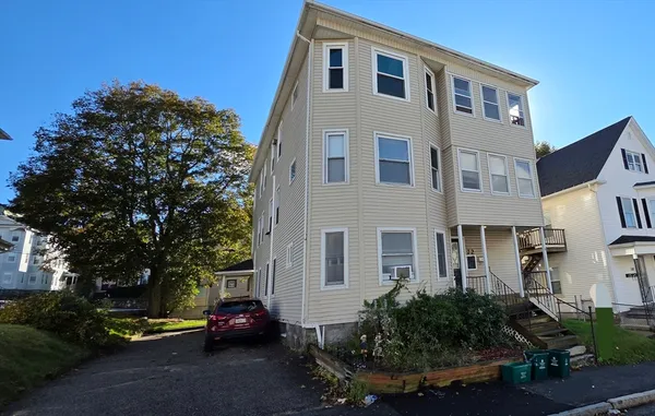 $2,400 | 72 Seymour Street, Unit 2, Worcester, MA 01610