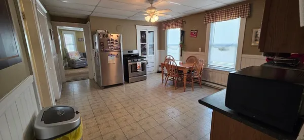 $2,400 | 72 Seymour Street, Unit 2, Worcester, MA 01610