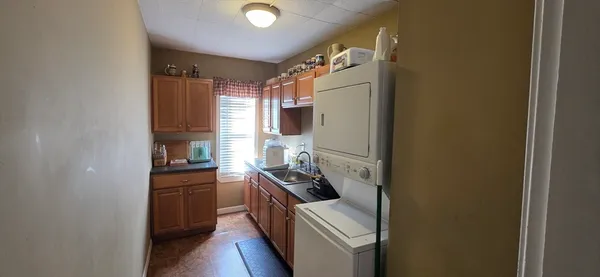 $2,400 | 72 Seymour Street, Unit 2, Worcester, MA 01610