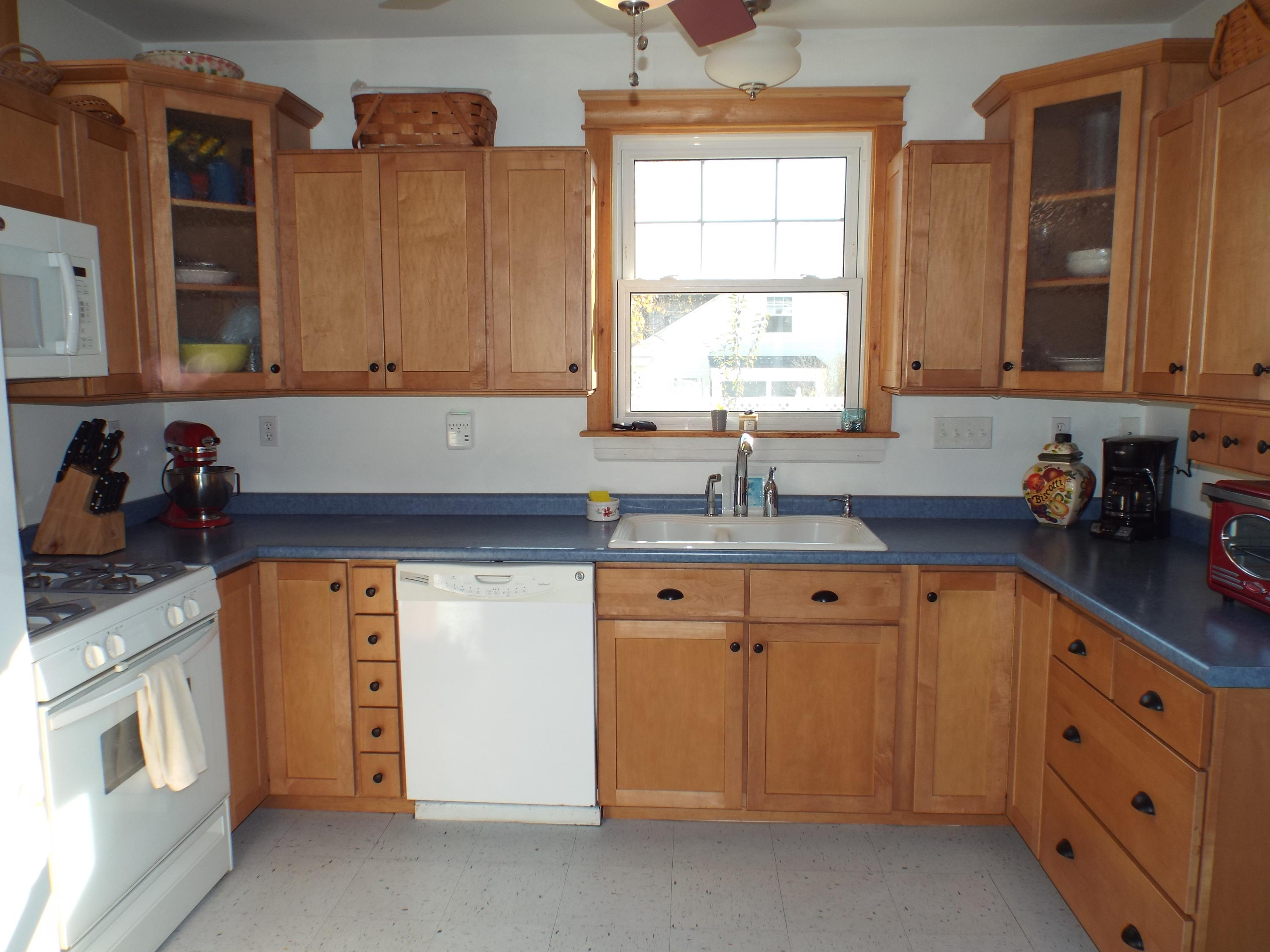 32 Colonial Road Portland, ME 04102 - Photo 2 of 28 Kitchen 2