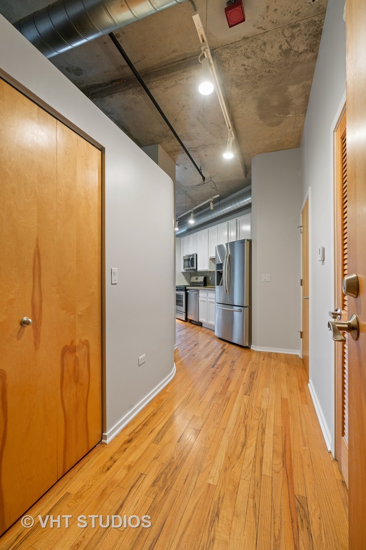 6 South Laflin Street, Unit 820 Chicago, IL 60607 - Photo 2 of 28