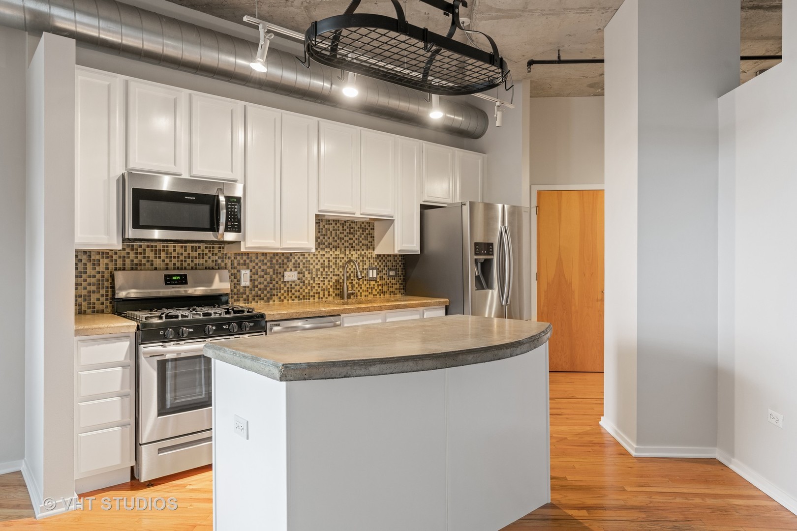 6 South Laflin Street, Unit 820 Chicago, IL 60607 - Photo 15 of 28