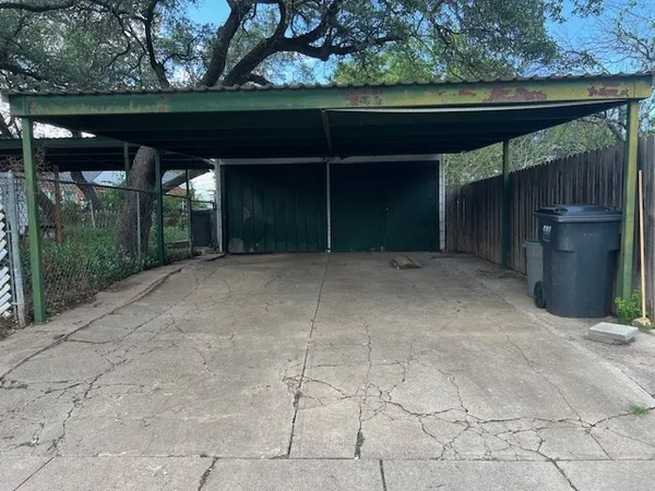 $135,000 | 1211 South Blackburn Street, Brady, TX 76825