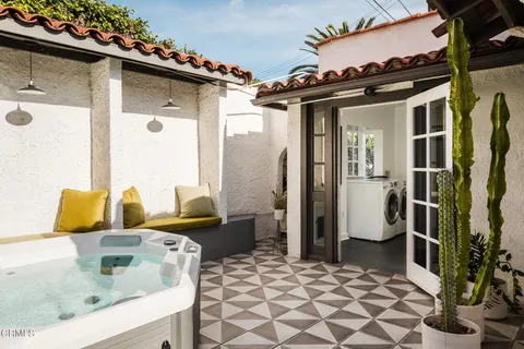 a view of outdoor kitchen