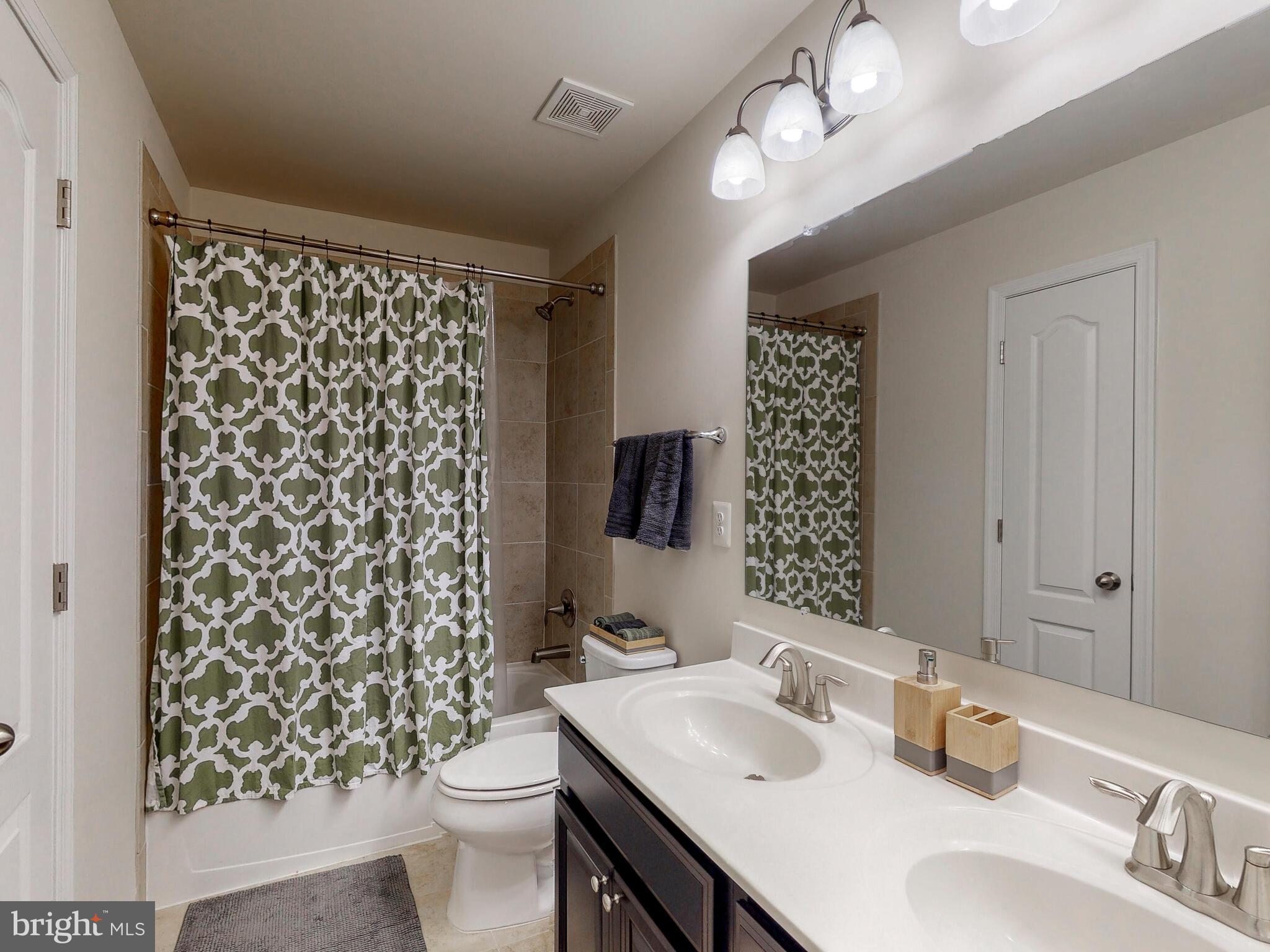 1048 Red Clover Road Gambrills, MD 21054 - Photo 29 of 41 Hallway Bathroom with Tub / Shower Combo