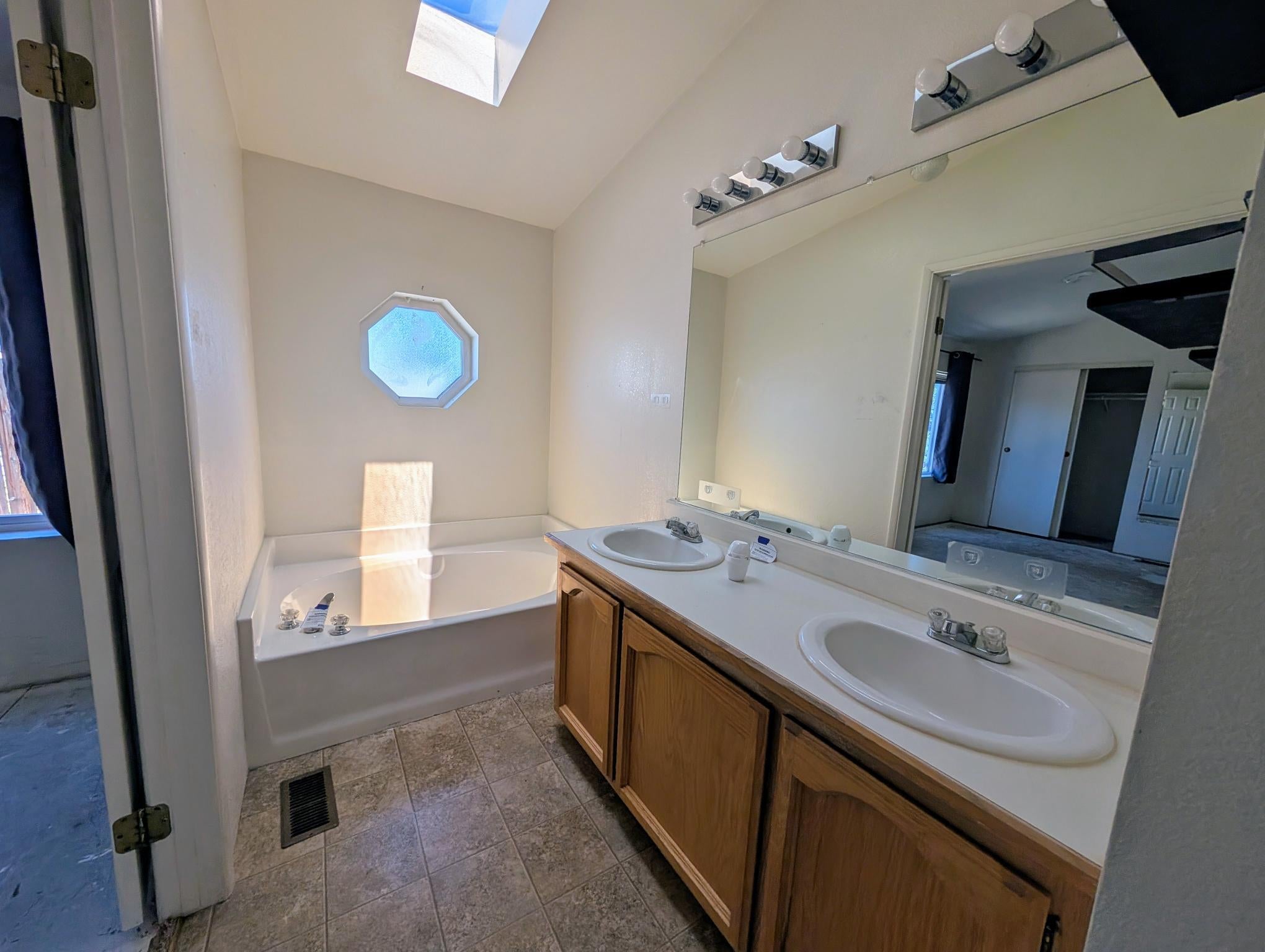 555 Freeman Road, Unit 67 Central Point, OR 97502 - Photo 17 of 39 PXL_20250703_184819865.MP