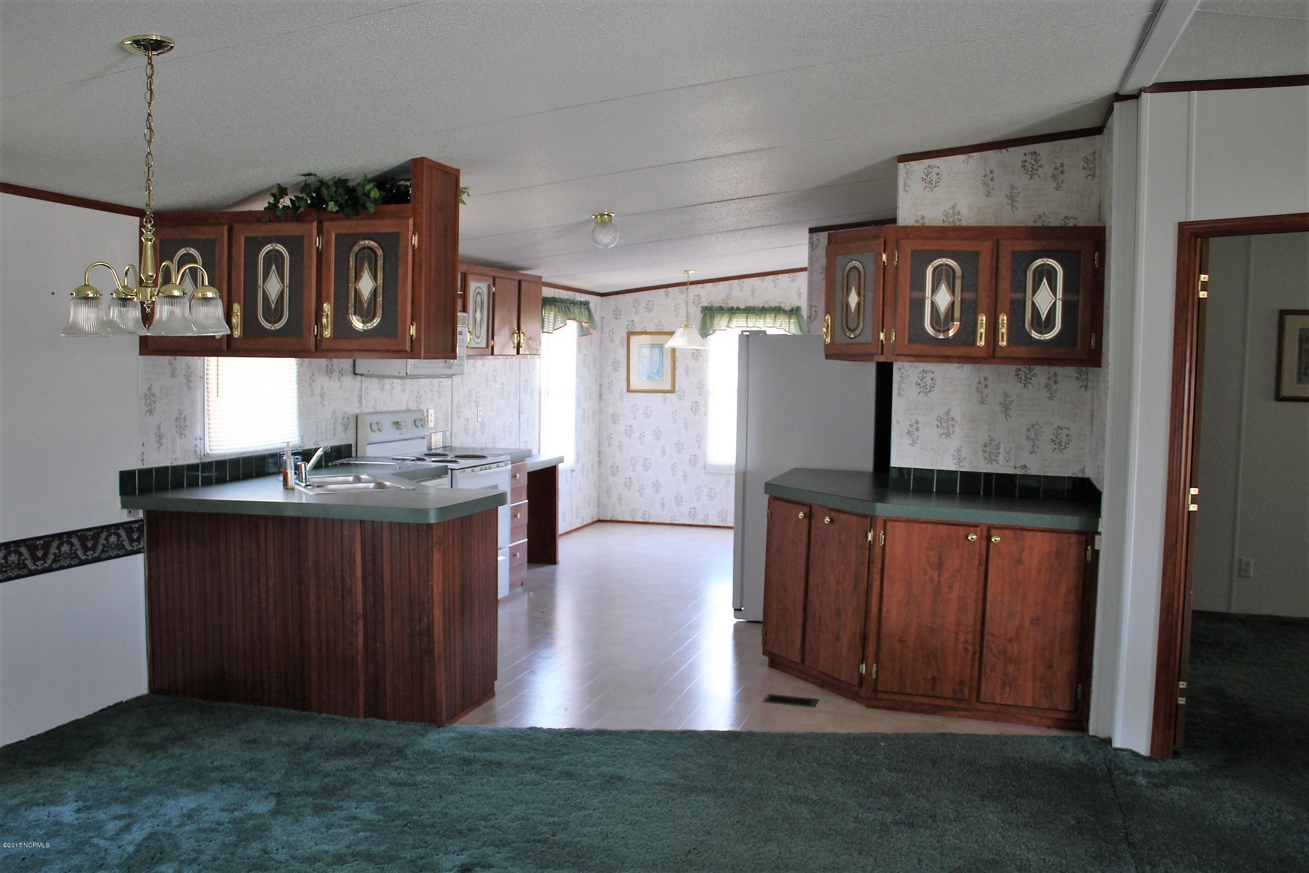 711 Parkertown Road Hubert, NC 28539 - Photo 7 of 20 Kitchen