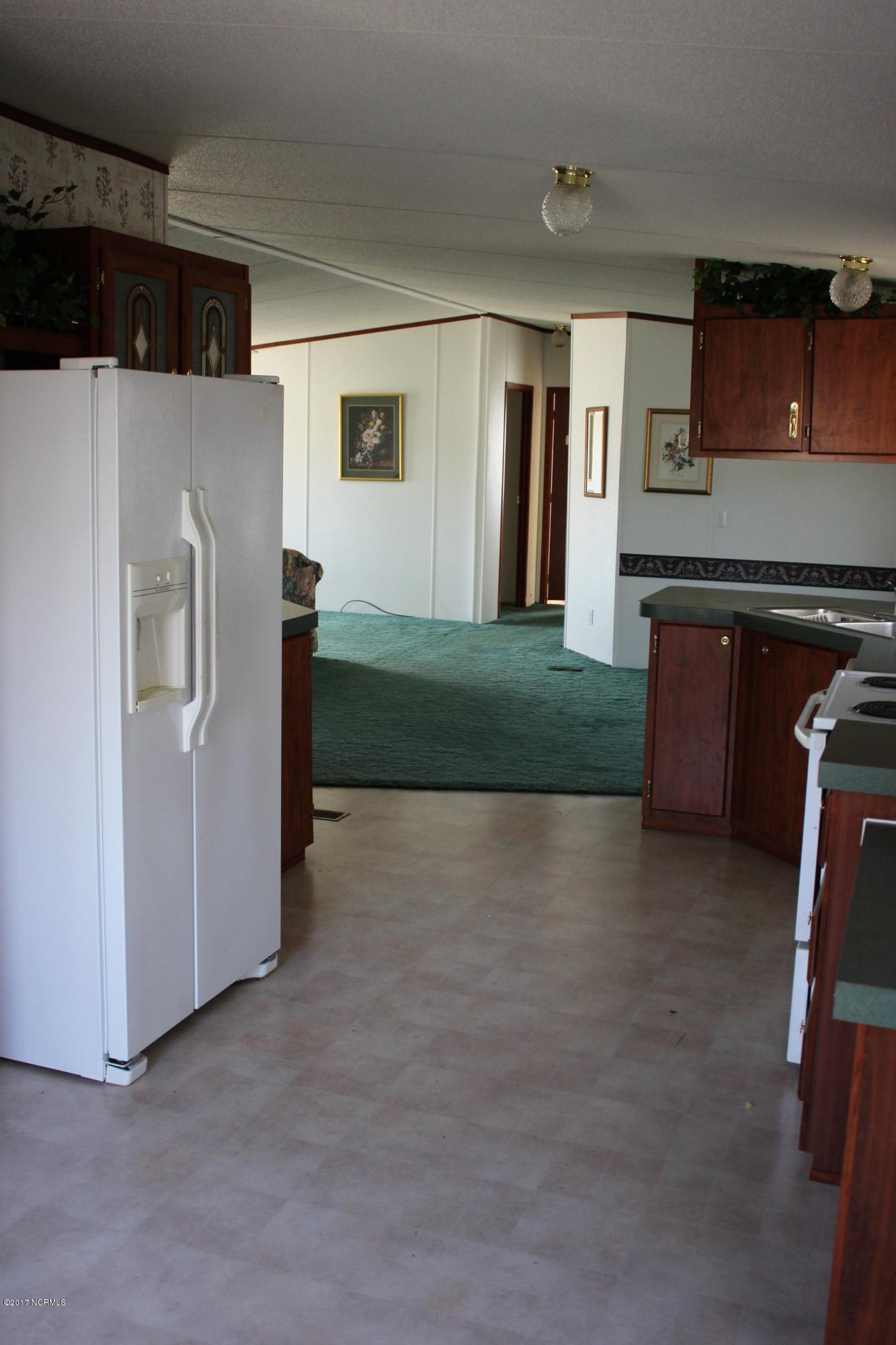 711 Parkertown Road Hubert, NC 28539 - Photo 9 of 20 Kitchen