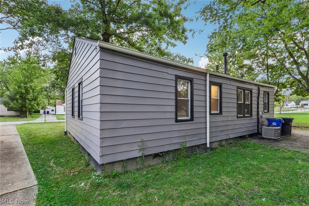 2422 Malden Road Cleveland, OH 44121 - Photo 32 of 35