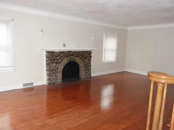 $1,300 | 8205 Outer Drive East, Detroit, MI 48213