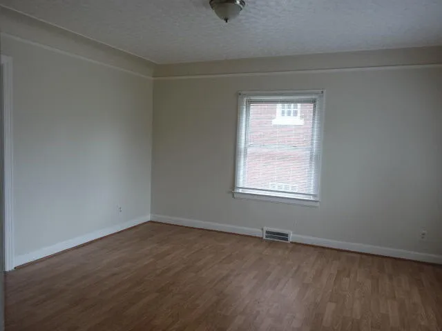 $1,300 | 8205 Outer Drive East, Detroit, MI 48213