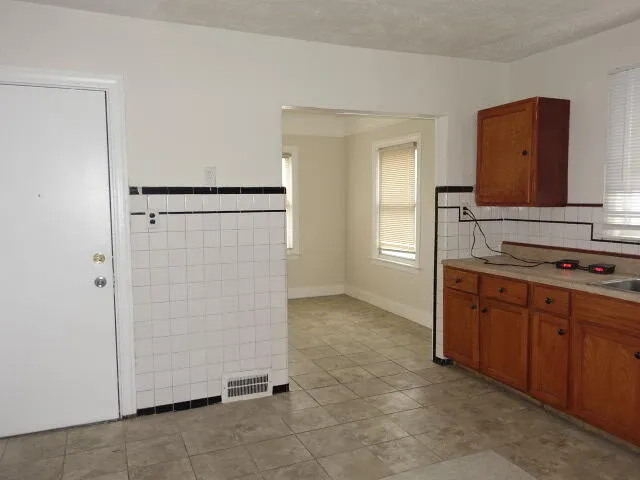 $1,300 | 8205 Outer Drive East, Detroit, MI 48213