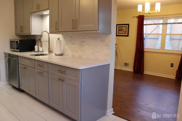 $2,800 | 707 Merrywood Drive, Edison, NJ 08817