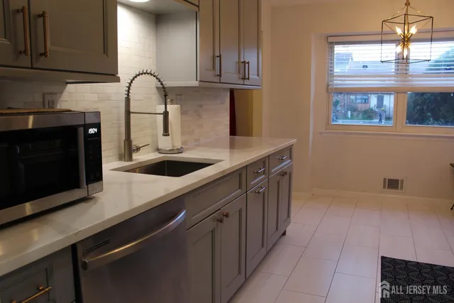 $2,800 | 707 Merrywood Drive, Edison, NJ 08817