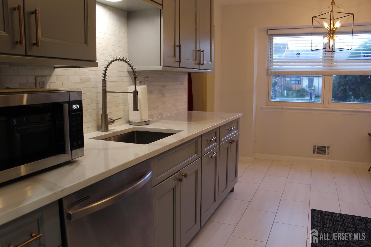 707 Merrywood Drive Edison, NJ 08817 - Photo 12 of 43