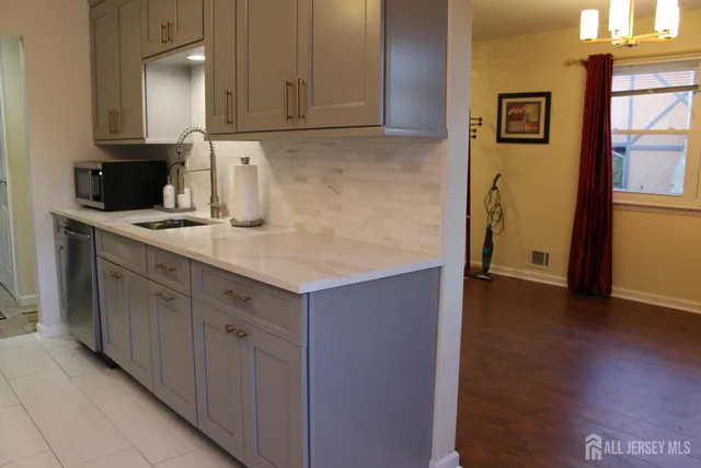 $2,800 | 707 Merrywood Drive, Edison, NJ 08817