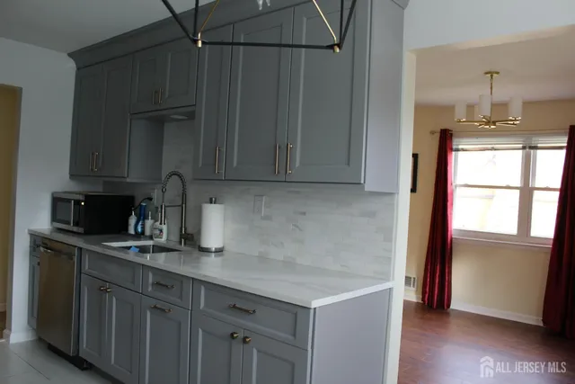 $2,800 | 707 Merrywood Drive, Edison, NJ 08817