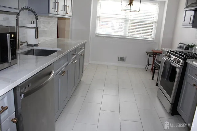 $2,800 | 707 Merrywood Drive, Edison, NJ 08817