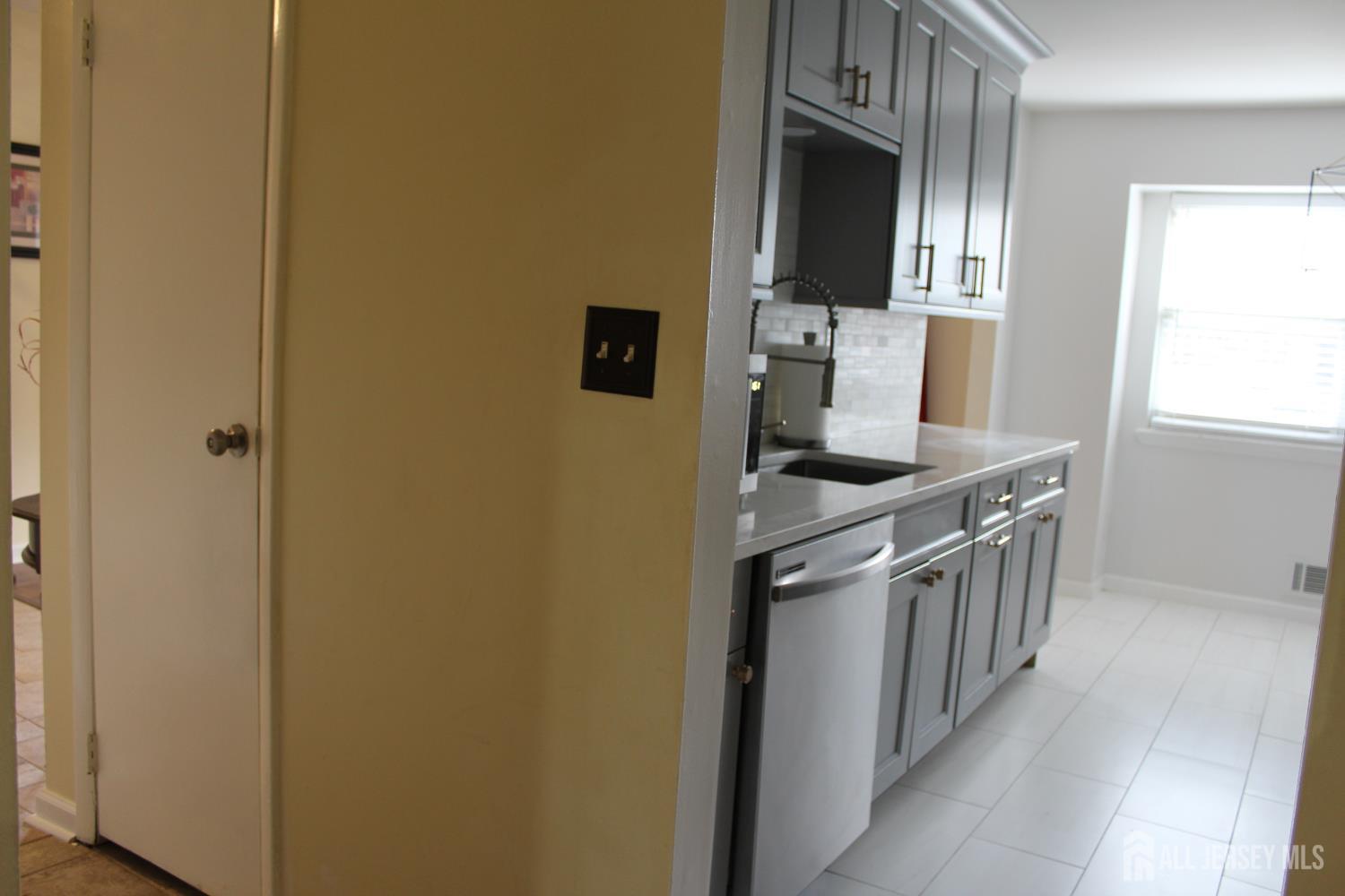 707 Merrywood Drive Edison, NJ 08817 - Photo 39 of 43