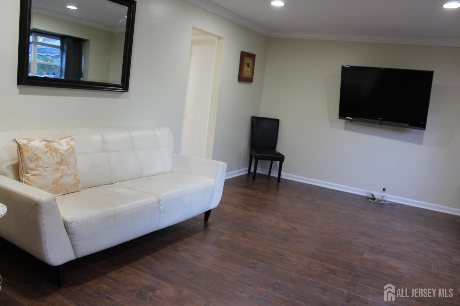 707 Merrywood Drive Edison, NJ 08817 - Photo 9 of 43