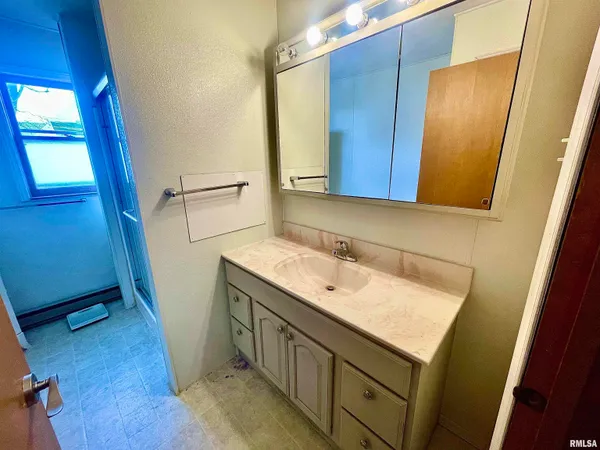 $89,000 | 134 West Osborne Street, Bushnell, IL 61422