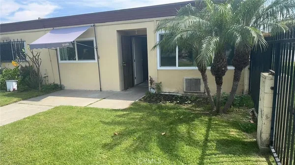 a view of a back yard of the house