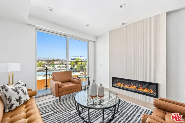 $3,345 | 1414 1/2 South Beverly Drive, Unit 202, Los Angeles, CA 90035