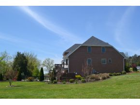 1046 Deer Harbour Road Bristol, TN 37620 - Photo 2 of 24 Side View