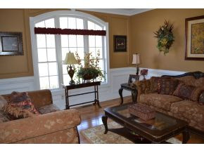 1046 Deer Harbour Road Bristol, TN 37620 - Photo 12 of 24 Living Room