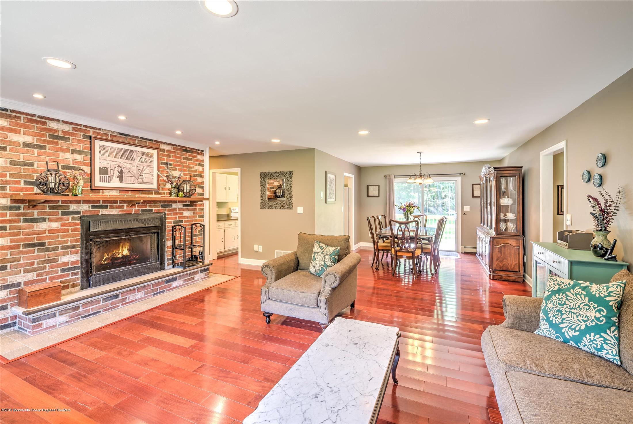645 Eltone Road Jackson, NJ 08527 - Photo 11 of 44 11-LIVING ROOM