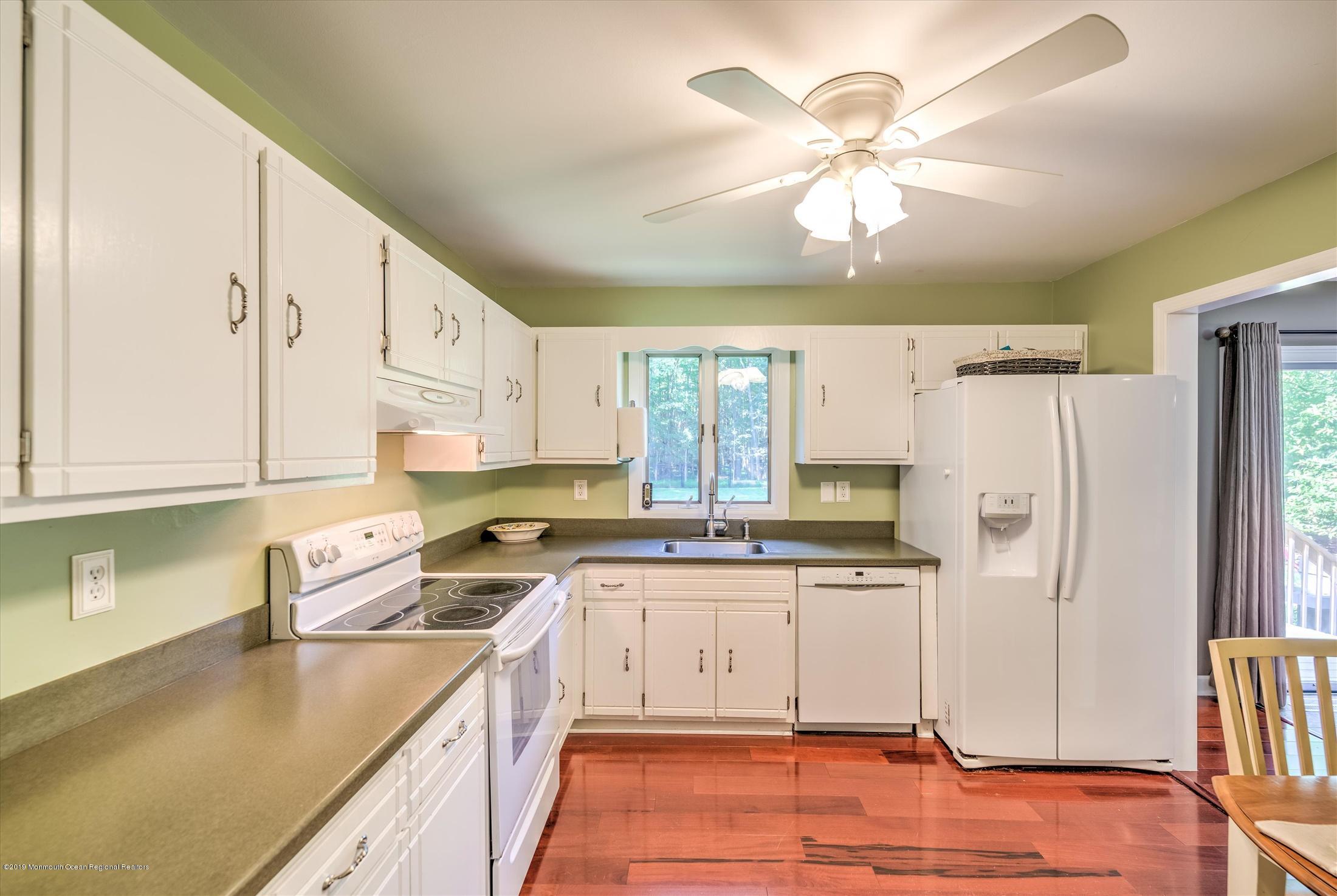 645 Eltone Road Jackson, NJ 08527 - Photo 20 of 44 20-KITCHEN