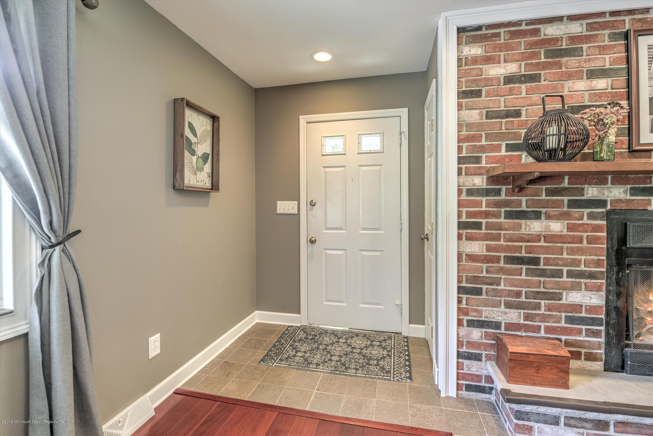 645 Eltone Road Jackson, NJ 08527 - Photo 6 of 44 06-FOYER