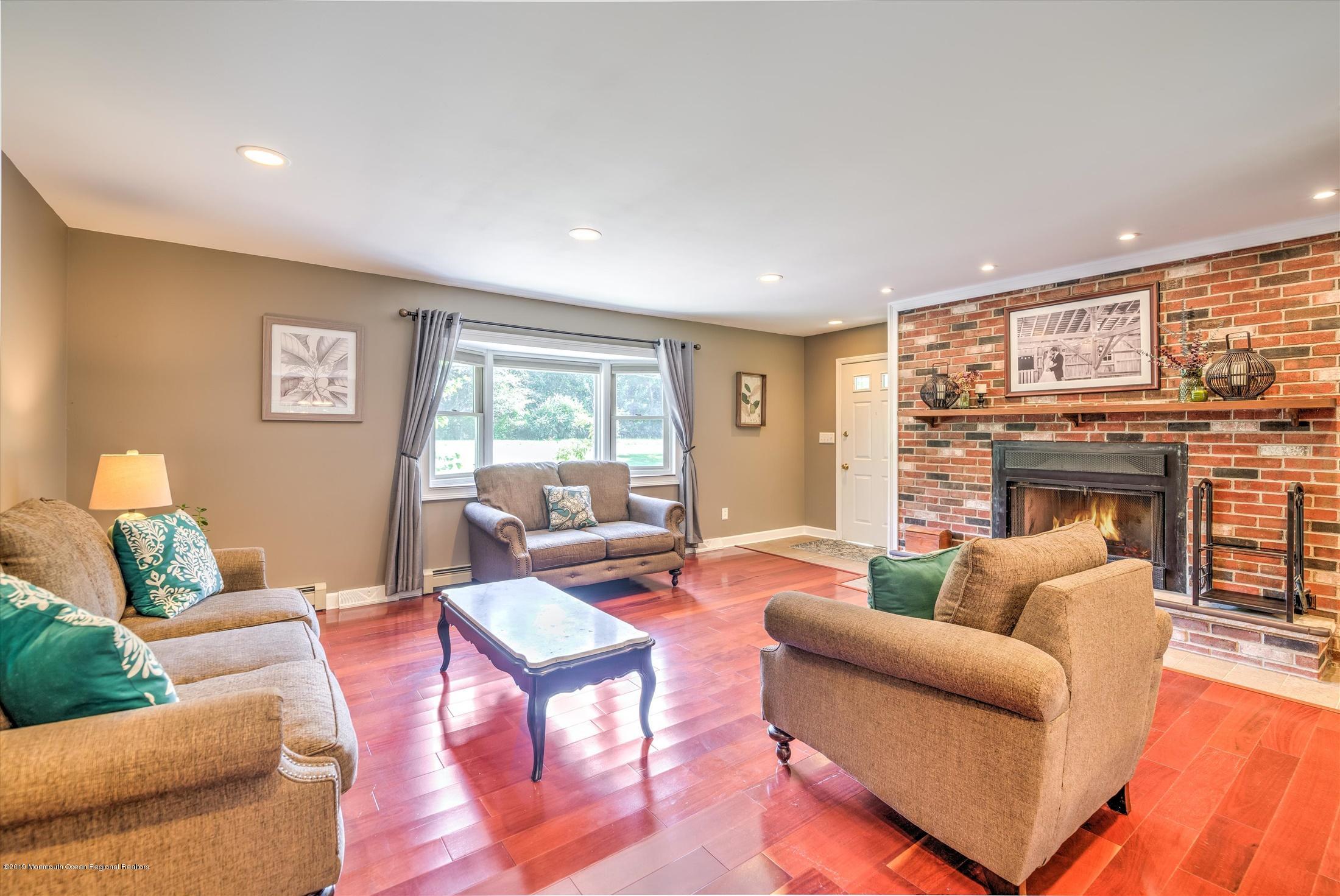 645 Eltone Road Jackson, NJ 08527 - Photo 9 of 44 09-LIVING ROOM
