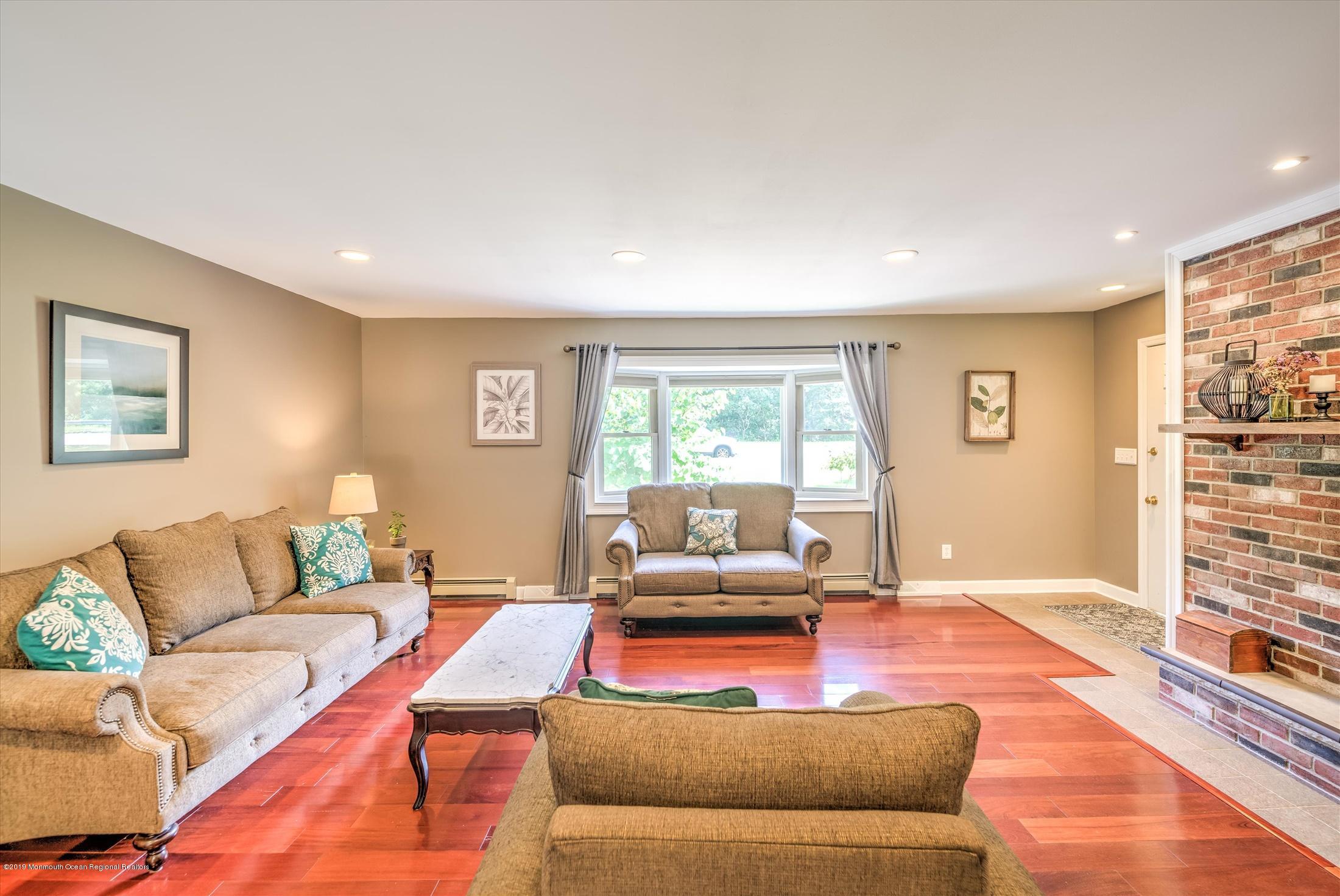 645 Eltone Road Jackson, NJ 08527 - Photo 10 of 44 10-LIVING ROOM