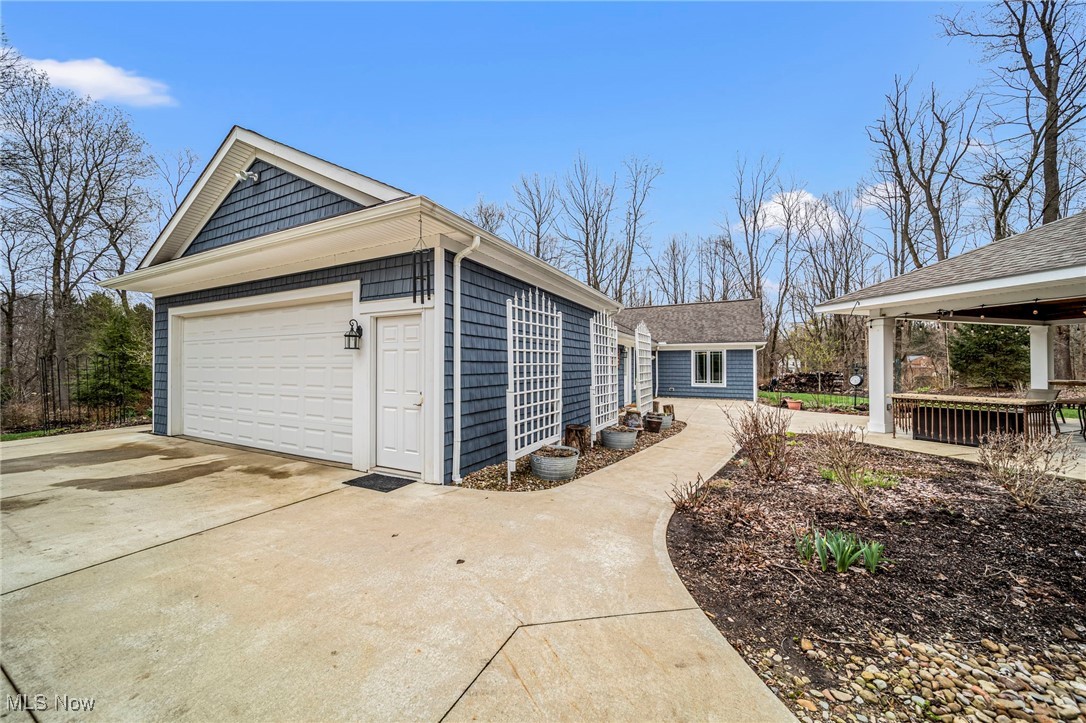 12184 Heath Road Chesterland, OH 44026 - Photo 16 of 41 Concrete parking