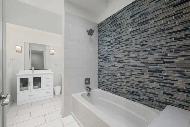 $4,500 | 930 Harvard Court, Highland Park, IL 60035