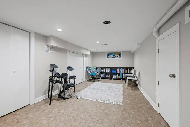 $4,500 | 930 Harvard Court, Highland Park, IL 60035