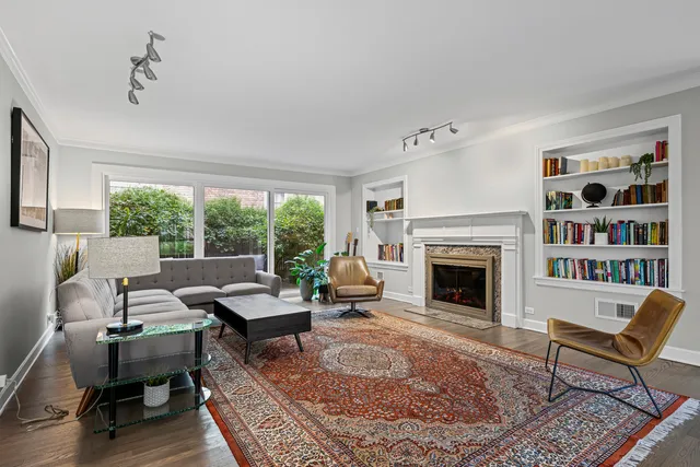 $4,500 | 930 Harvard Court, Highland Park, IL 60035