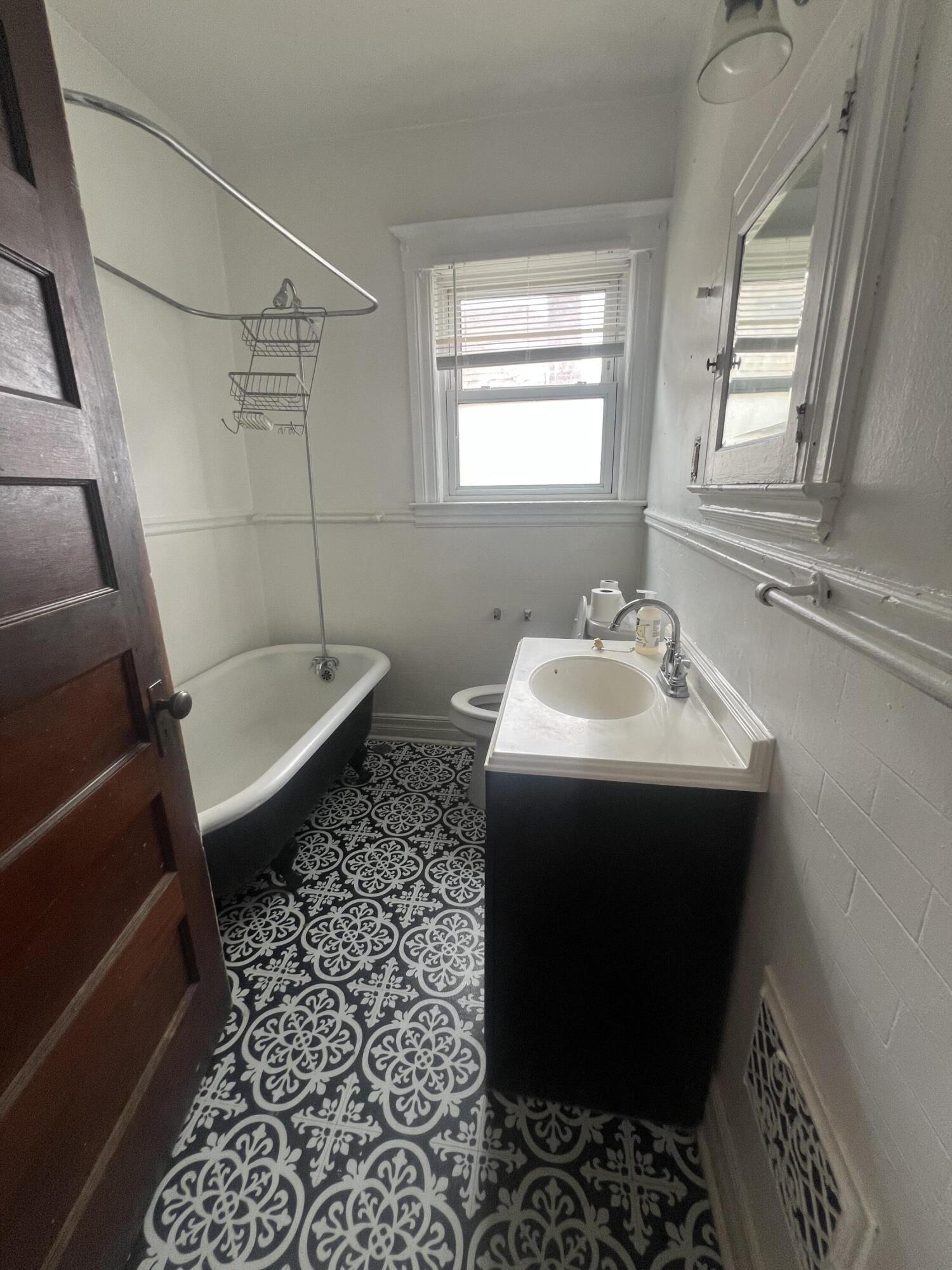 2921 Helen Street, Unit UPPR Detroit, MI 48207 - Photo 5 of 18 IMG_3825
