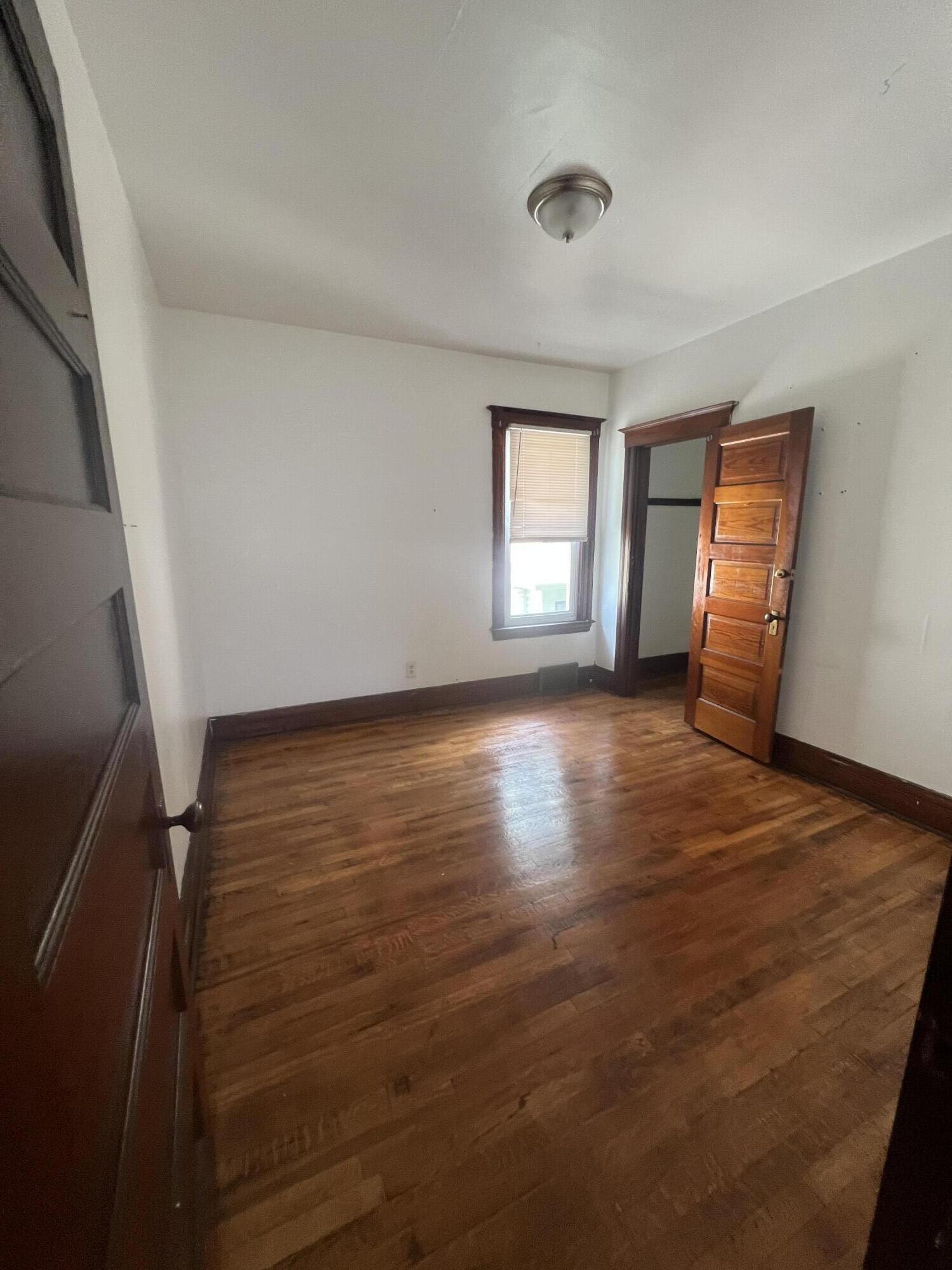 2921 Helen Street, Unit UPPR Detroit, MI 48207 - Photo 7 of 18 IMG_3821