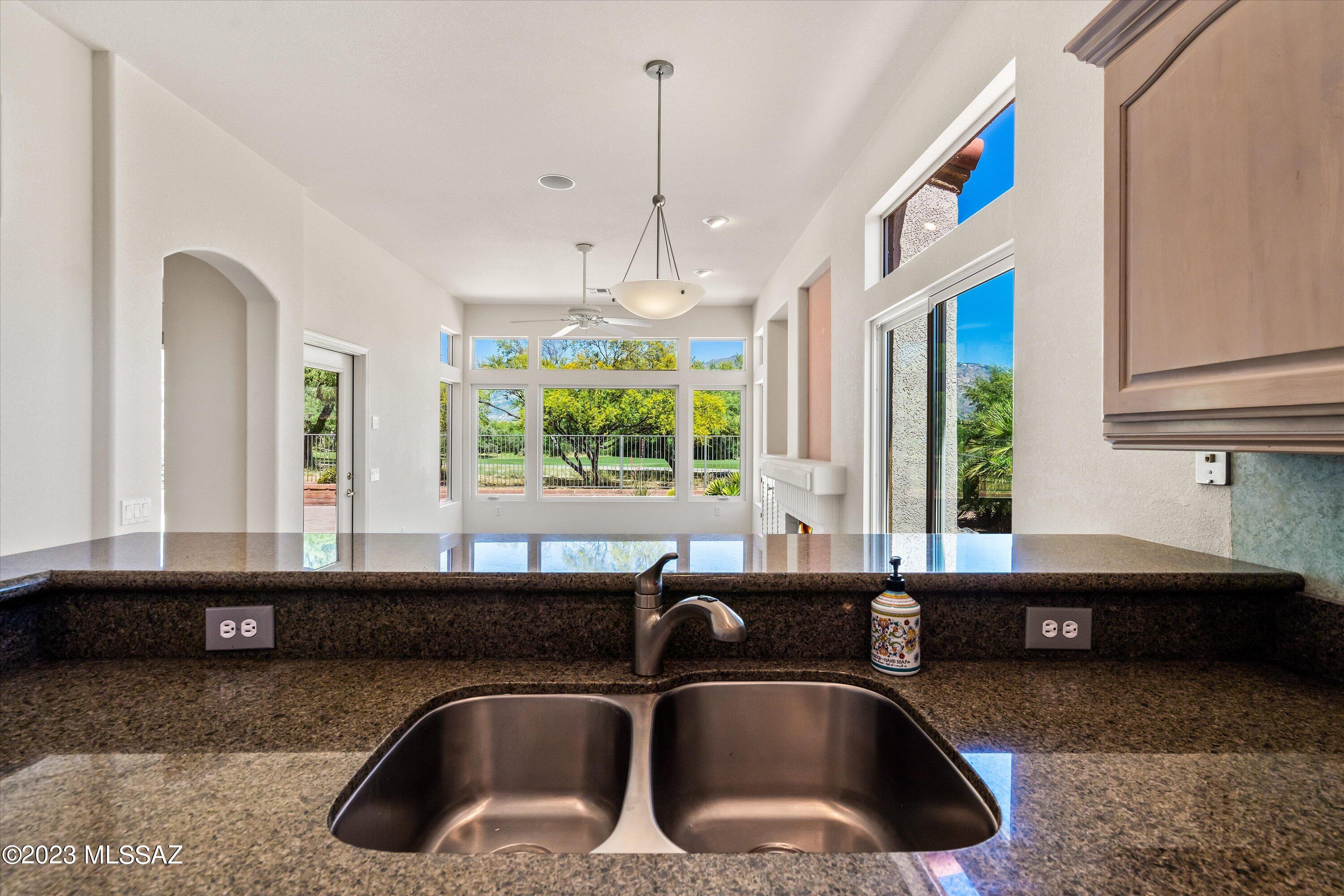 13618 North Pima Spring Way Oro Valley, AZ 85755 - Photo 9 of 34