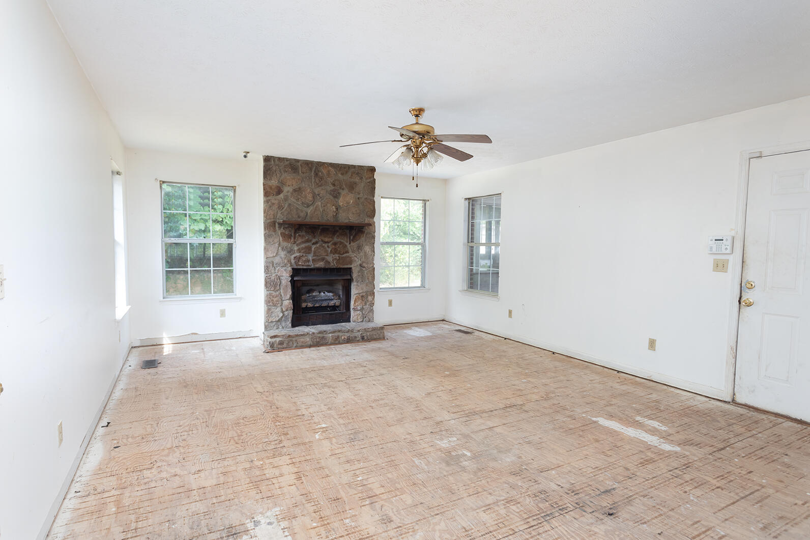 687 Green Pond Road Soddy Daisy, TN 37379 - Photo 3 of 10 Den